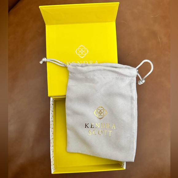 Kendra Scott Jewelry - Kendra Scott packaging.